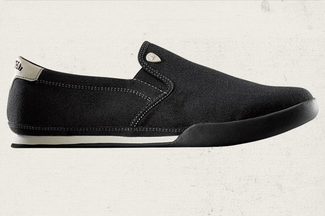 Detail Macbeth Slip On Nomer 41