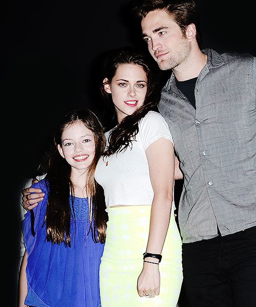 Detail Mackenzie Foy And Kristen Stewart Nomer 20