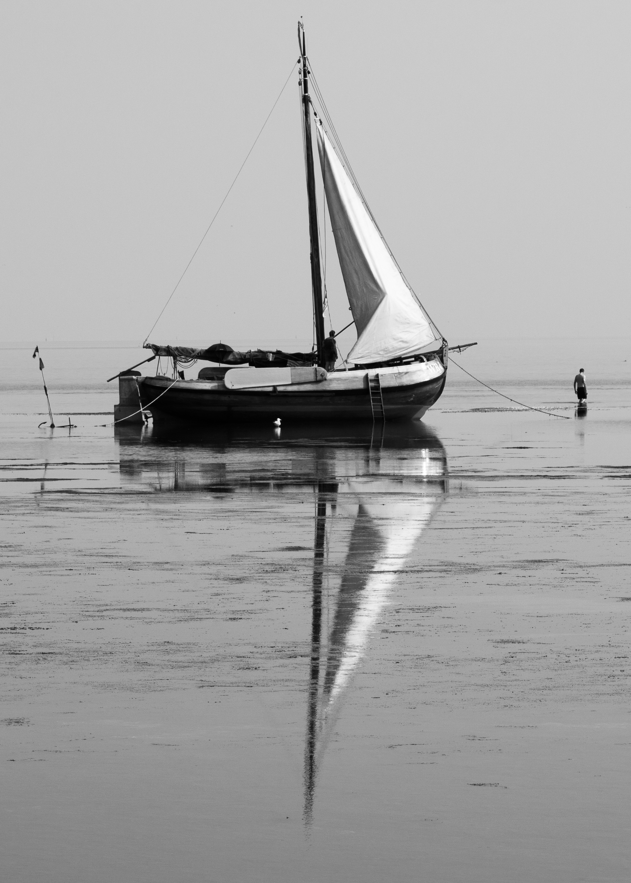 Detail Perahu Hitam Putih Nomer 45