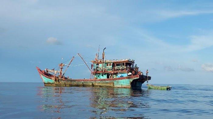 Detail Perahu Kecil Yang Biasa Ada Di Perahu Besar Nomer 18