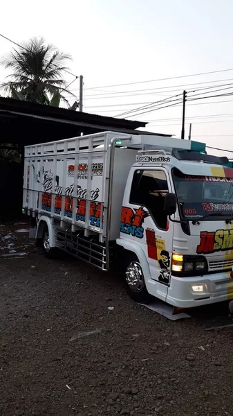 Detail Mahkota Truk Stenlis Nomer 17