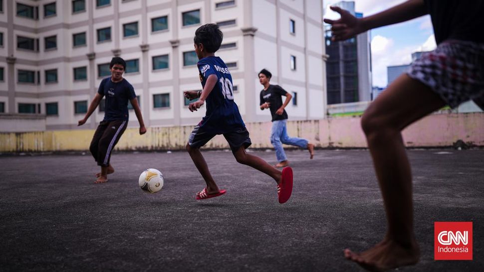 Detail Main Bola Kampung Nomer 16