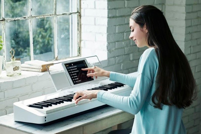 Main Piano Dengan Keyboard - KibrisPDR