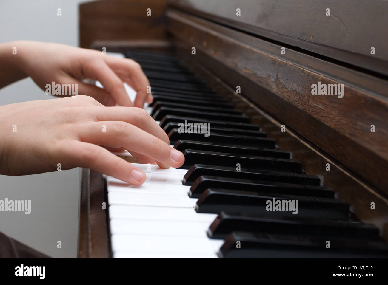 Detail Main Piano Dengan Keyboard Nomer 41