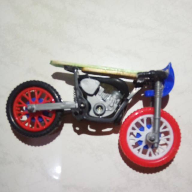 Detail Mainan Motor Drag Nomer 3
