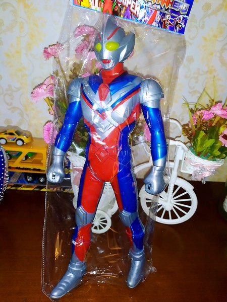 Detail Mainan Ultraman Besar Nomer 12
