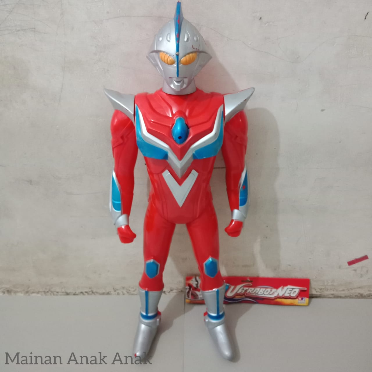 Detail Mainan Ultraman Besar Nomer 33