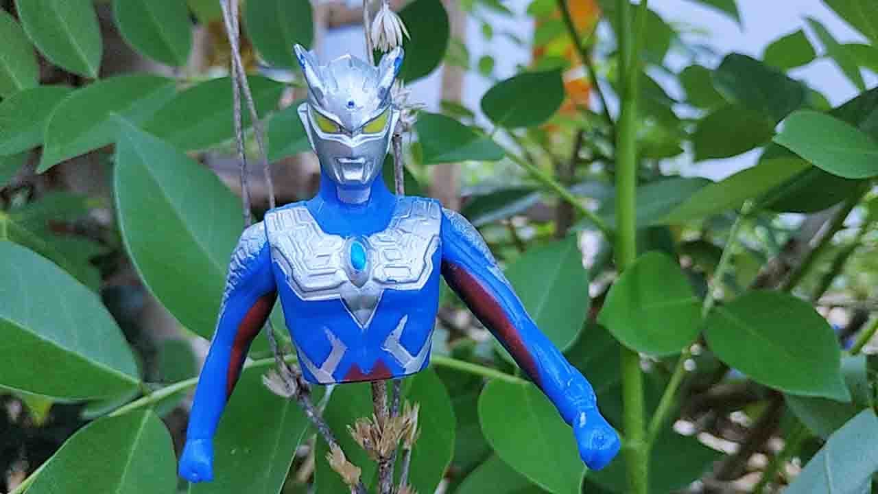 Detail Mainan Ultraman Zero Nomer 43