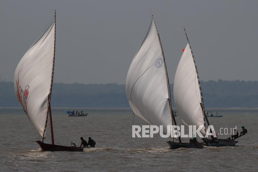 Detail Perahu Layar Tradisional Nomer 43