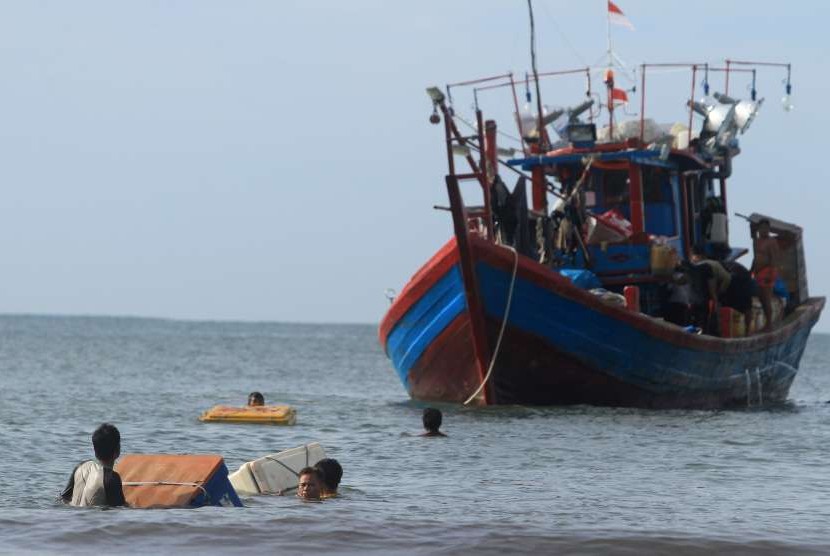 Detail Perahu Nelayan Tradisional Nomer 17