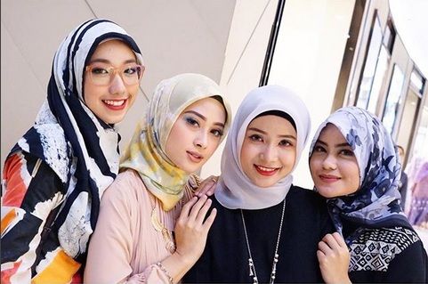 Detail Perempuan Berhijab Cantik Nomer 50