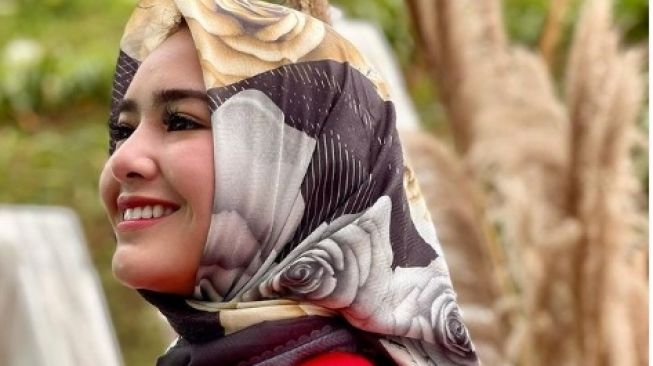 Detail Perempuan Berhijab Cantik Nomer 57