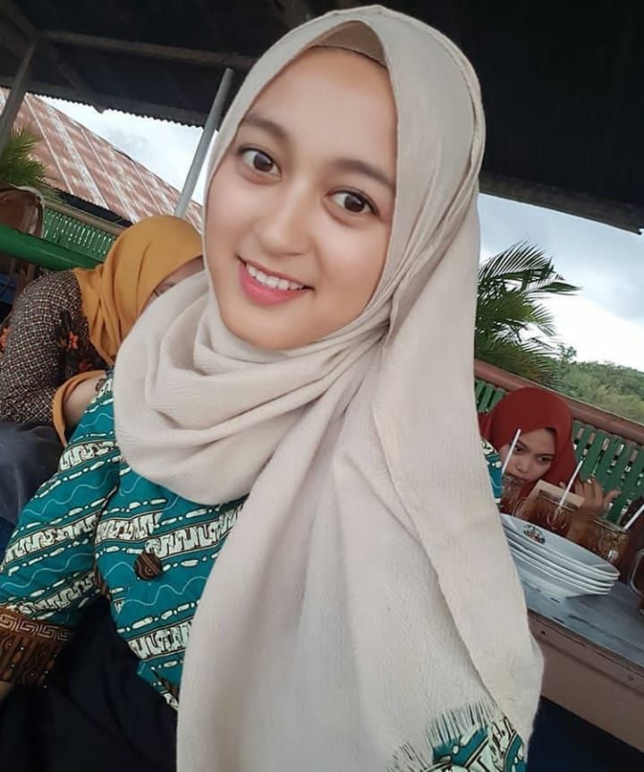 Perempuan Hijab Cantik - KibrisPDR