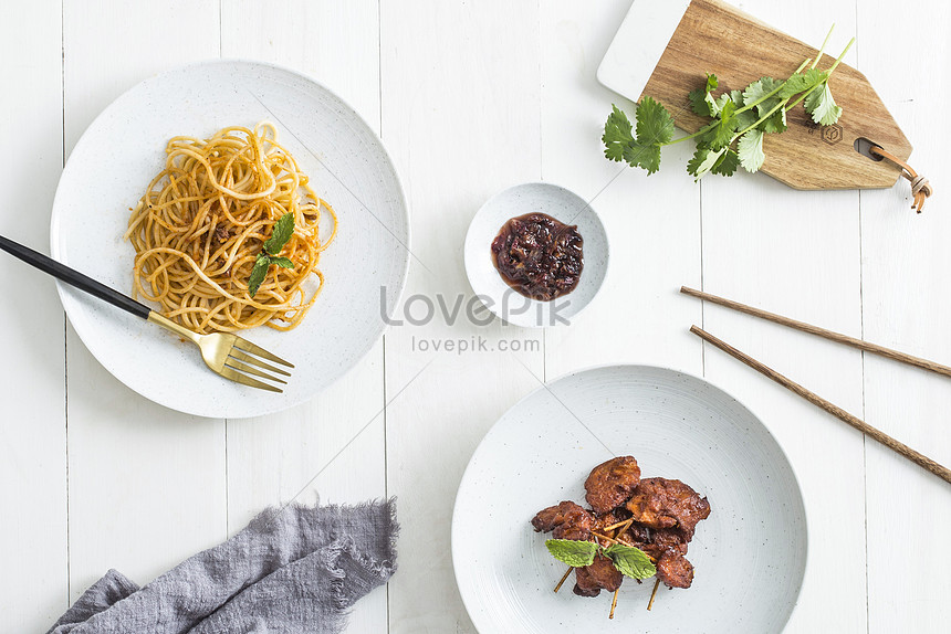 Detail Makanan Di Atas Meja Nomer 10