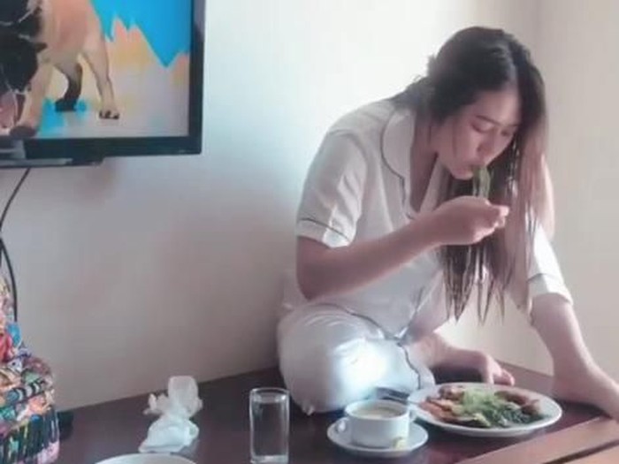 Detail Makanan Di Atas Meja Nomer 12