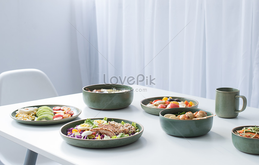 Detail Makanan Di Atas Meja Nomer 15