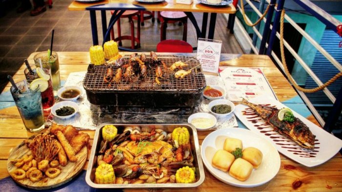 Detail Makanan Di Atas Meja Nomer 16