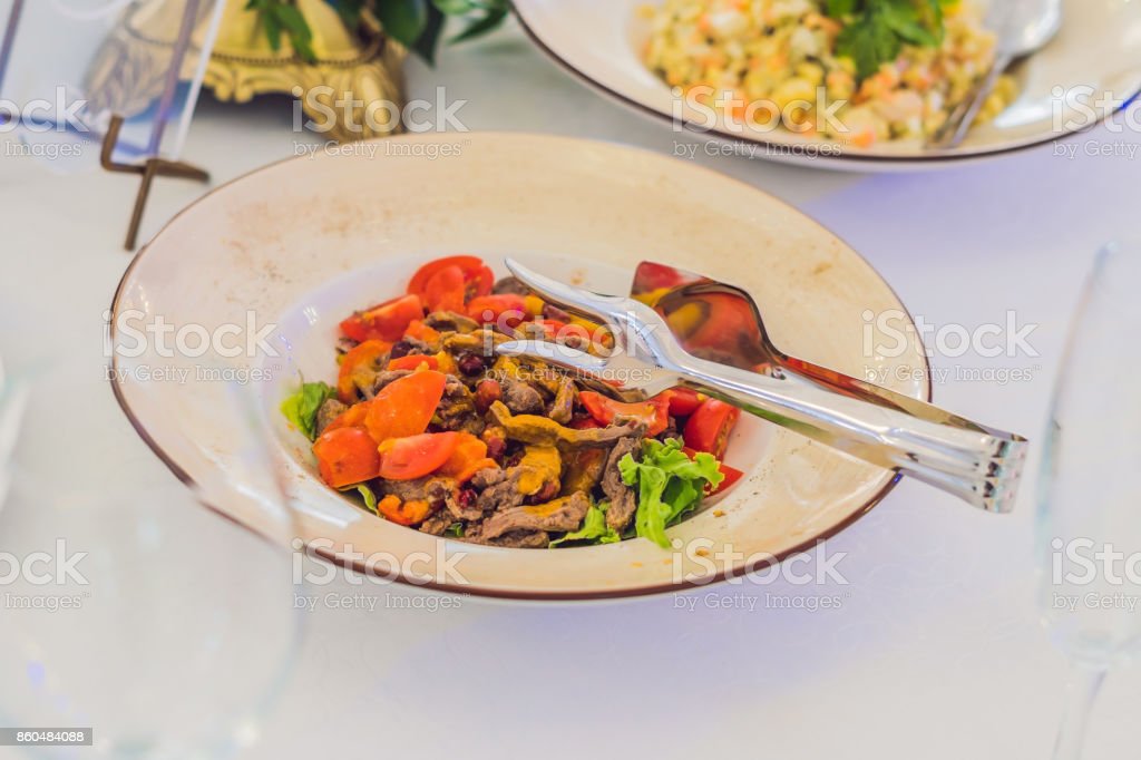 Detail Makanan Di Atas Meja Nomer 20