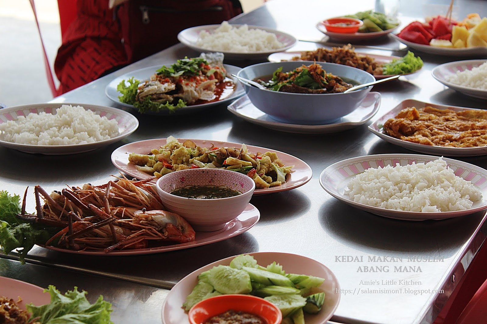 Detail Makanan Di Atas Meja Nomer 22