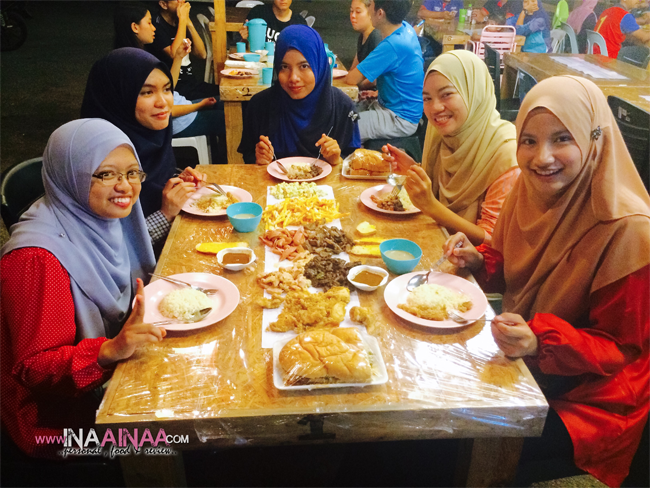 Detail Makanan Di Atas Meja Nomer 23