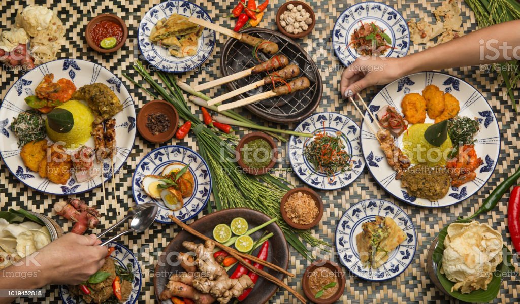 Detail Makanan Di Atas Meja Nomer 30