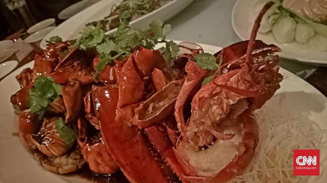 Detail Makanan Di Atas Meja Nomer 35