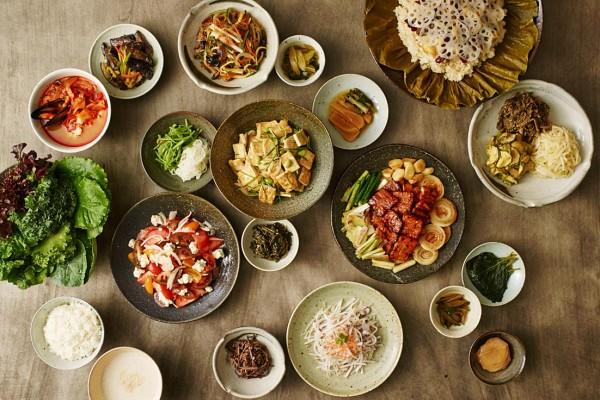 Detail Makanan Di Atas Meja Nomer 37