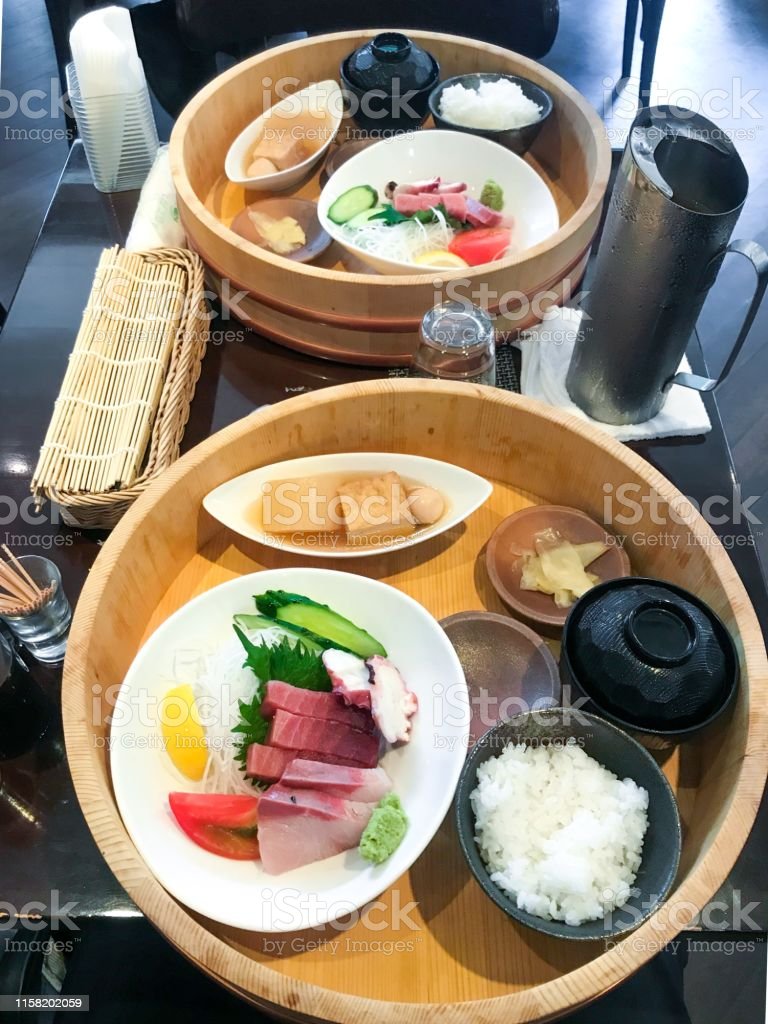 Detail Makanan Di Atas Meja Nomer 42