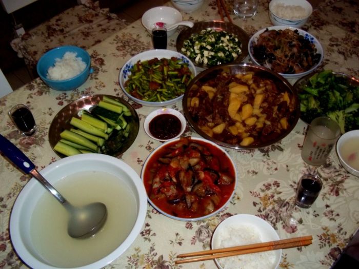 Detail Makanan Di Atas Meja Nomer 6