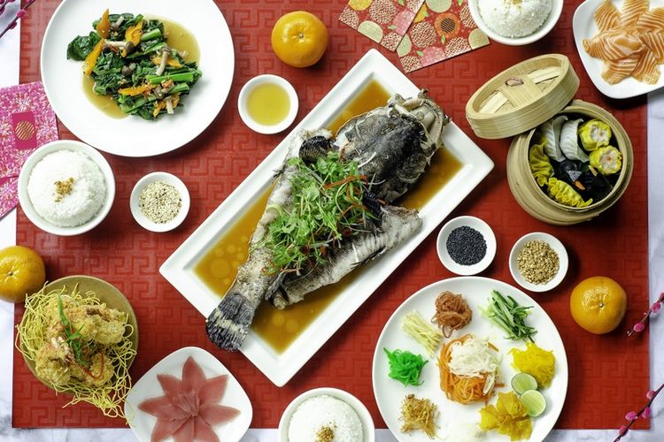 Detail Makanan Di Meja Makan Nomer 23