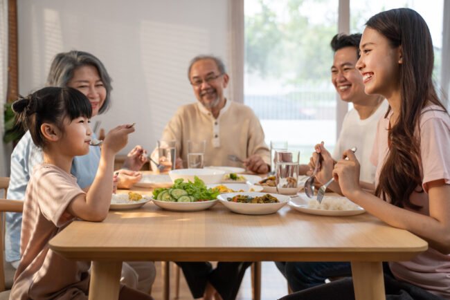 Detail Makanan Di Meja Makan Nomer 42