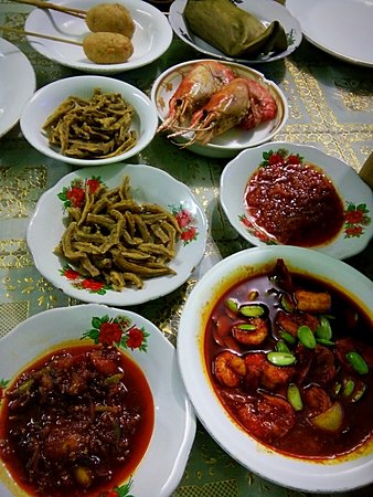 Detail Makanan Di Meja Makan Rumah Nomer 2