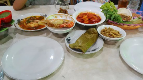 Detail Makanan Di Meja Makan Rumah Nomer 48