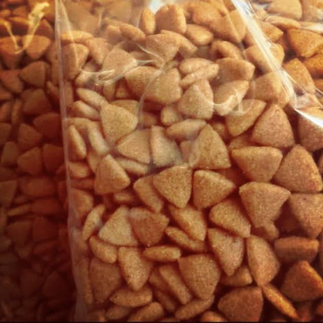 Detail Makanan Kucing Bentuk Segitiga Nomer 2