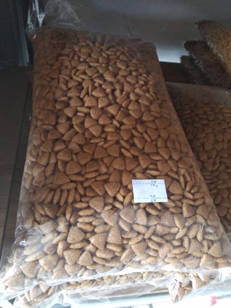 Detail Makanan Kucing Bentuk Segitiga Nomer 3