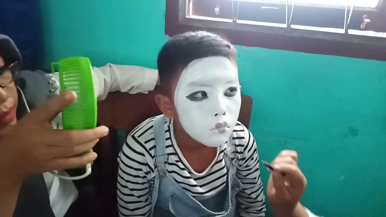Detail Make Up Pantomim Lucu Nomer 37