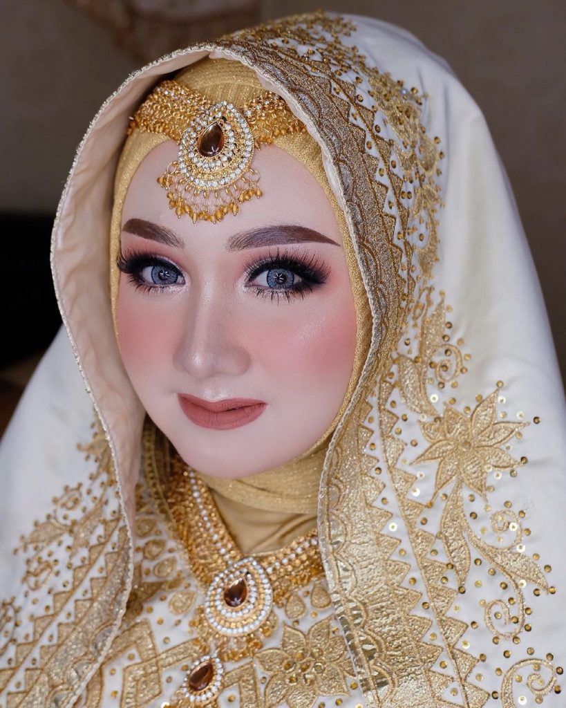 Detail Make Up Pengantin India Hijab Nomer 32