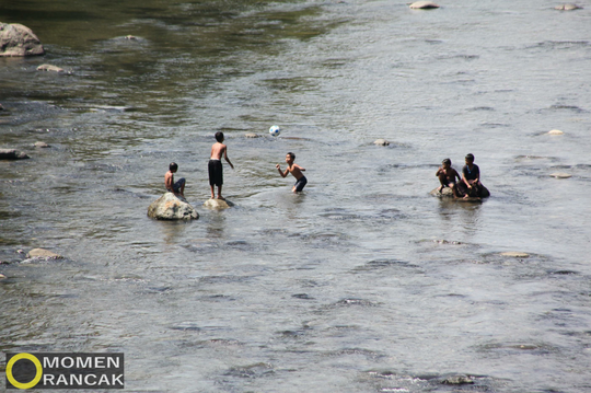 Download Permainan Air Di Sungai Nomer 45