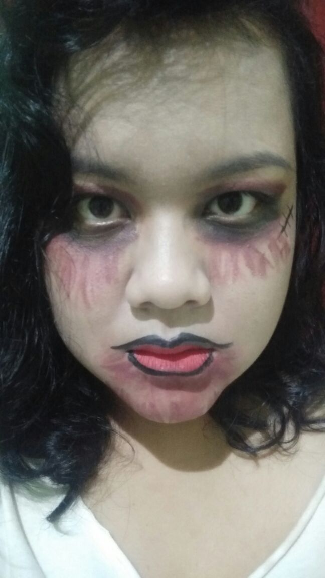 Detail Make Up Vampire Cantik Nomer 40