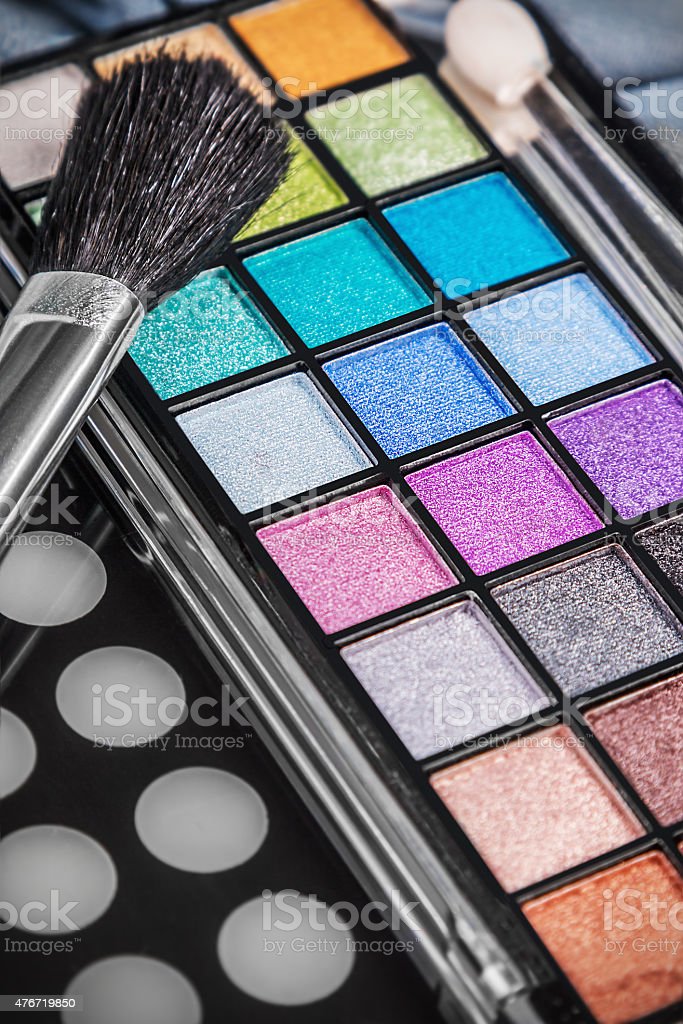 Detail Make Up Warna Warni Nomer 52