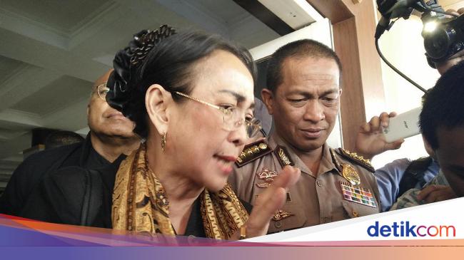 Detail Makna Puisi Sukmawati Soekarnoputri Nomer 12