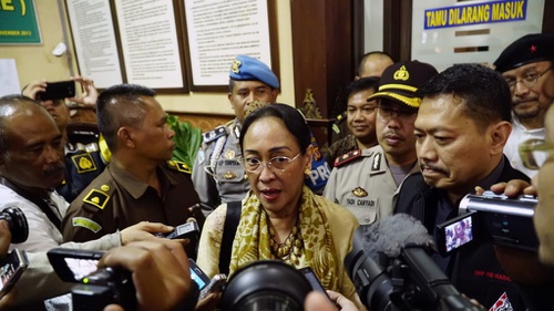 Detail Makna Puisi Sukmawati Soekarnoputri Nomer 28