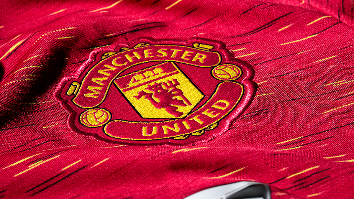 Detail Man U Badge Nomer 32