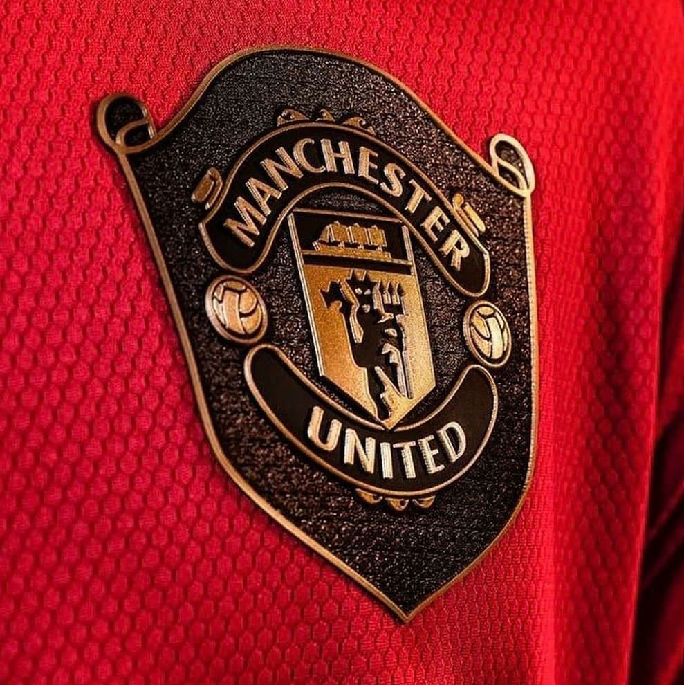 Detail Man U Badge Nomer 37