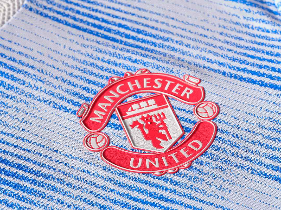 Detail Man U Badge Nomer 8