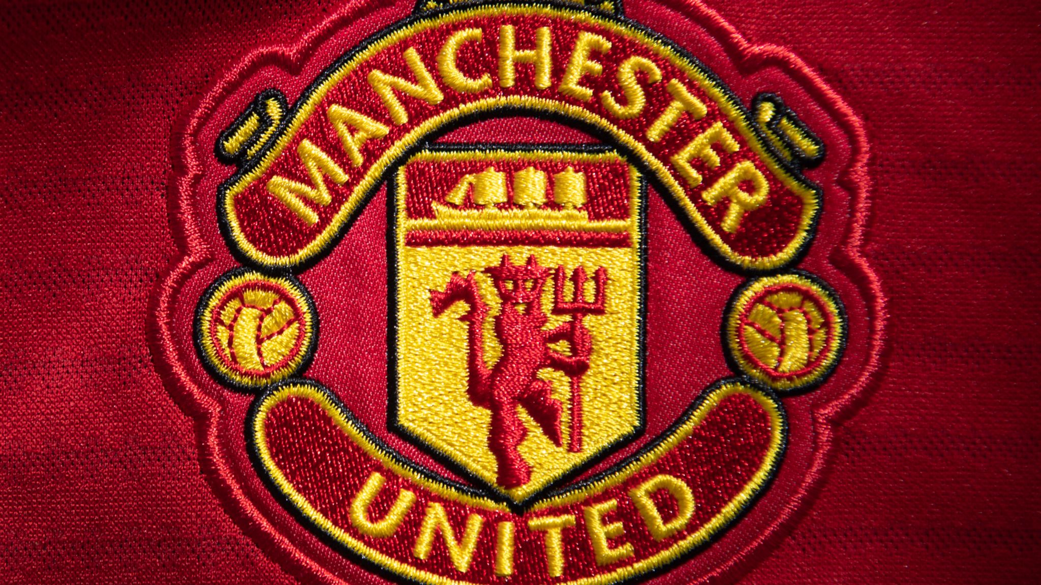 Detail Man Utd Badge Nomer 16