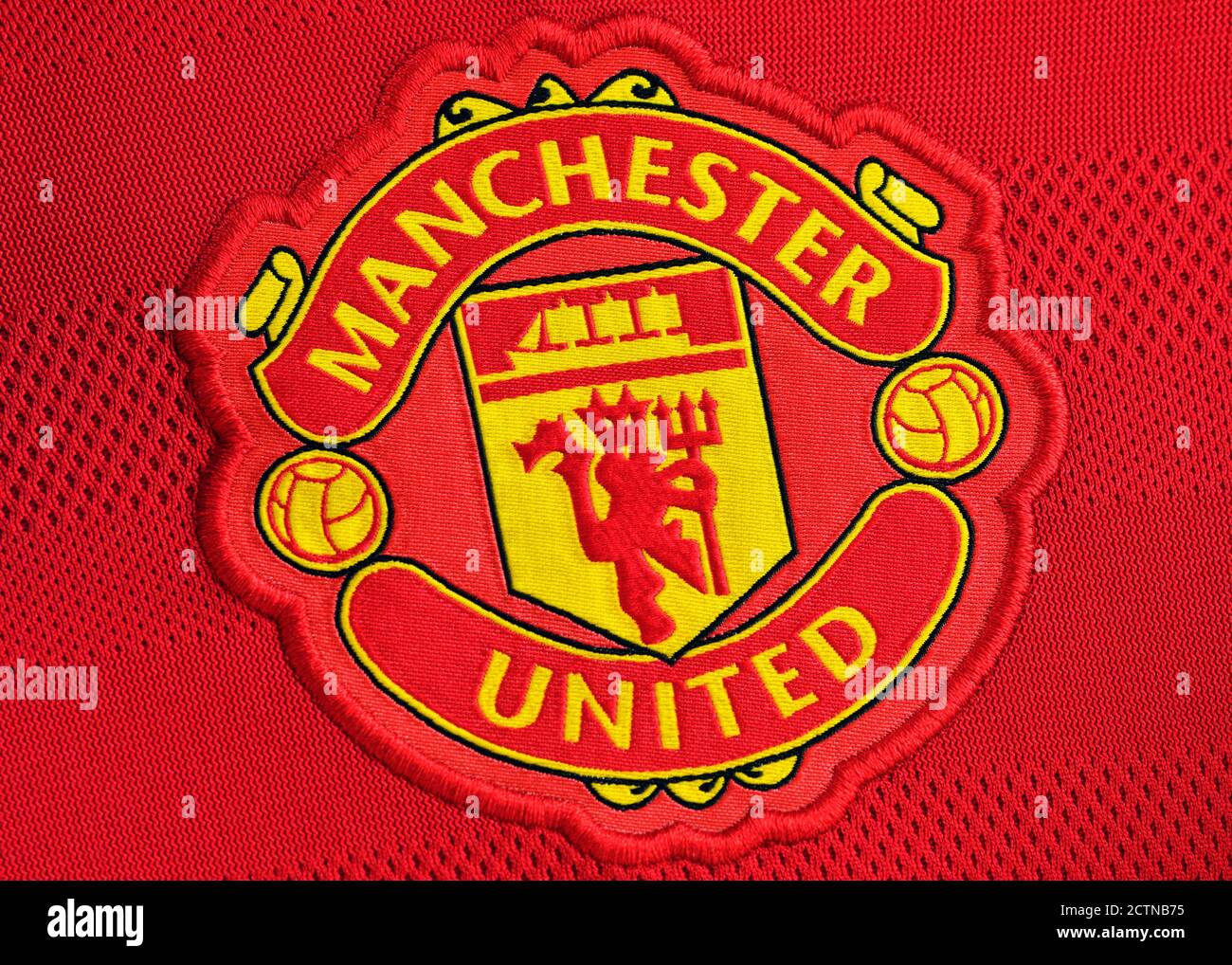 Detail Man Utd Badge Nomer 23