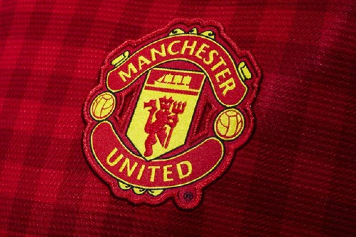 Detail Man Utd Badge Nomer 26