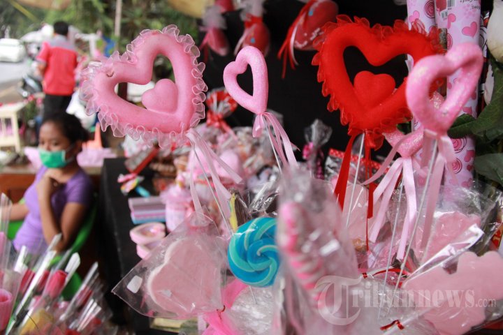 Detail Pernak Pernik Valentine Nomer 9