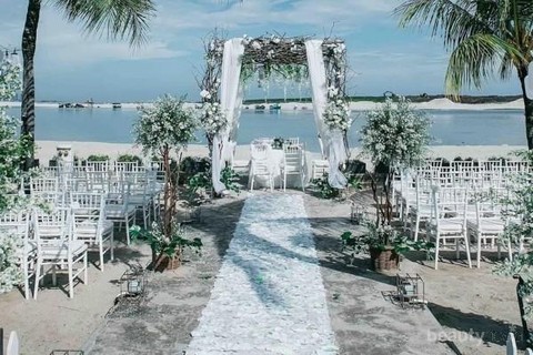 Detail Pernikahan Di Pantai Nomer 5